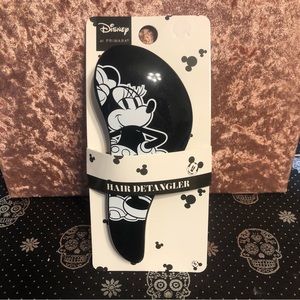 Minnie Mouse detangler hairbrush